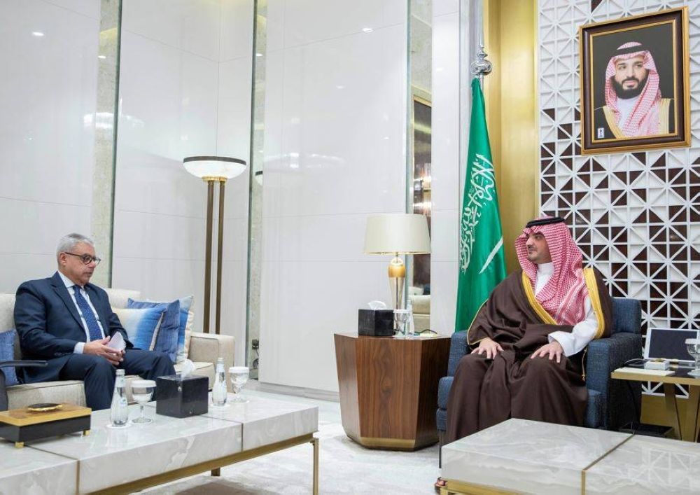 وزير الداخلية يبحث مع السفير المصري الموضوعات ذات الاهتمام المشترك