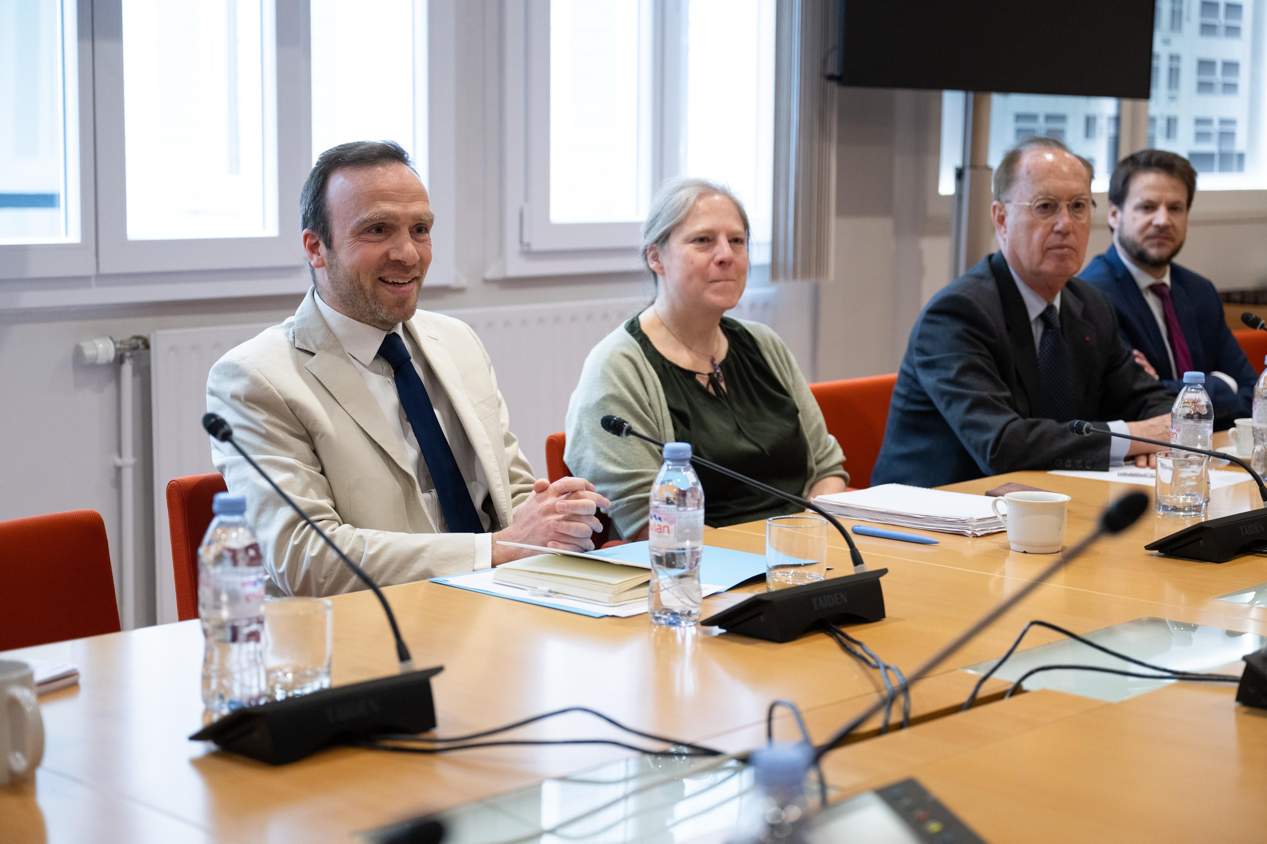 الأمين العام لرابطة العالم الإسلامي يستهِلُّ زيارتَه للجمهورية الفرنسية بجولةٍ في متحف "غزة المنكوبة"