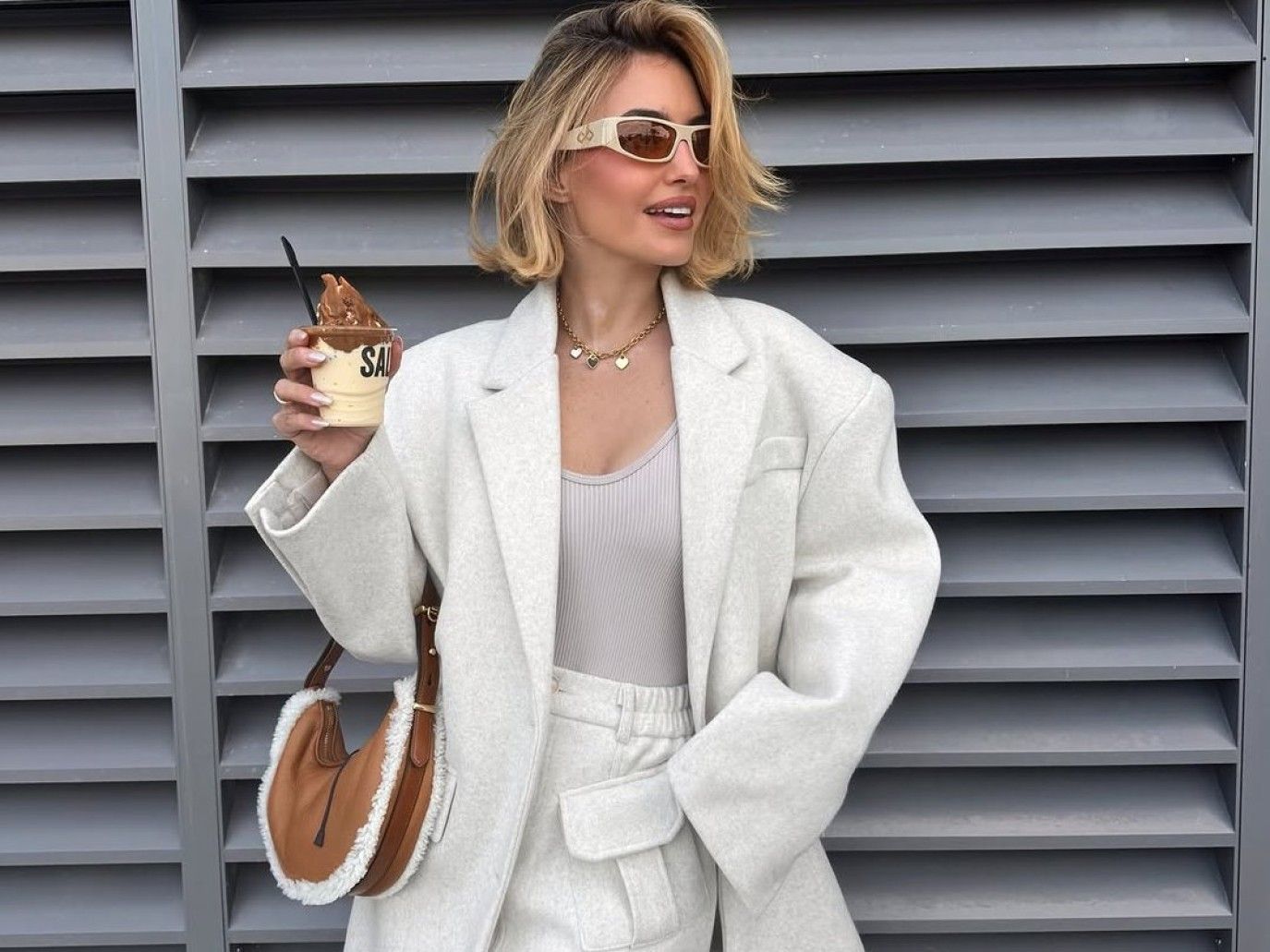 واكبي أجدد قصات شعر وألوان صبغات لصيف 2025 بأسلوب مدونات الموضة