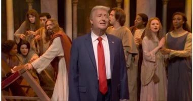 برنامج Saturday Night Live يشبه ترامب بالمسيح بسبب الرسوم الجمركية