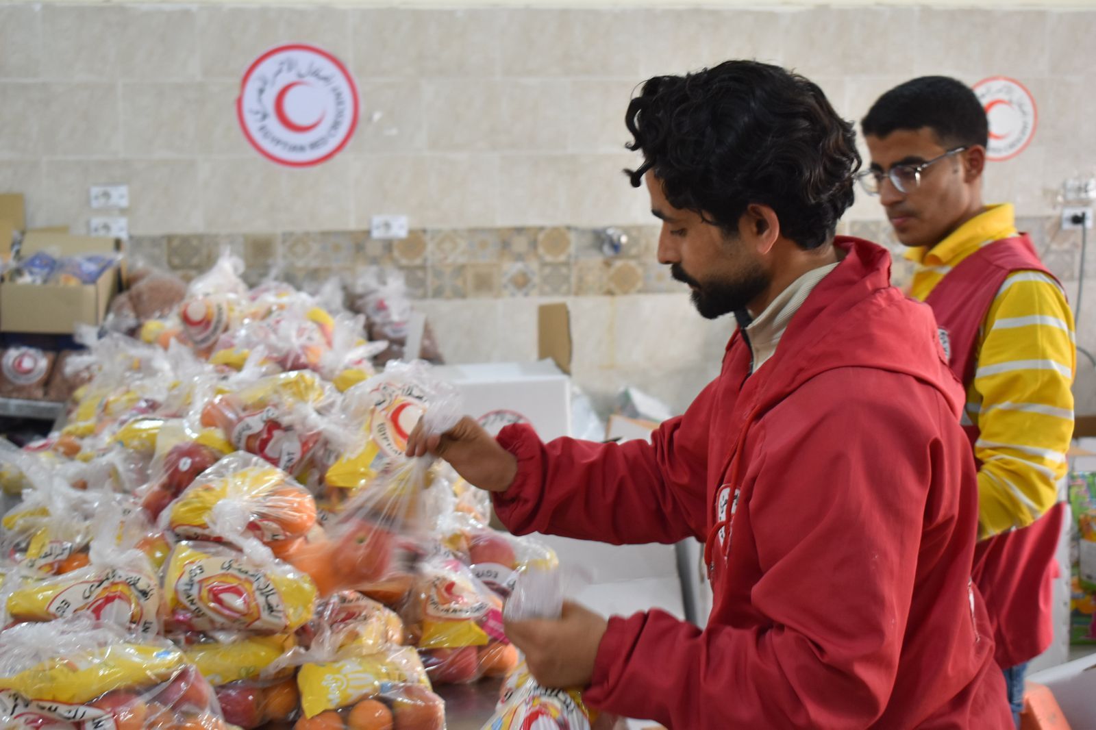 الهلال الأحمر المصري يعلن توزيع 304493 ألف وجبة خلال شهر رمضان بالمحافظات