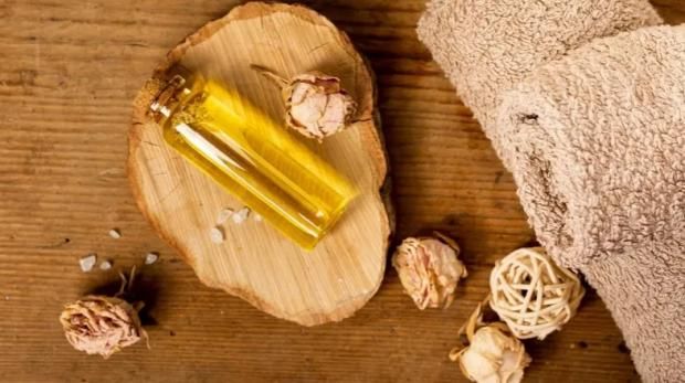 عادة هندية تتحول إلى «تريند».. تحذيرات طبية من استخدام زيت الخروع على السرة