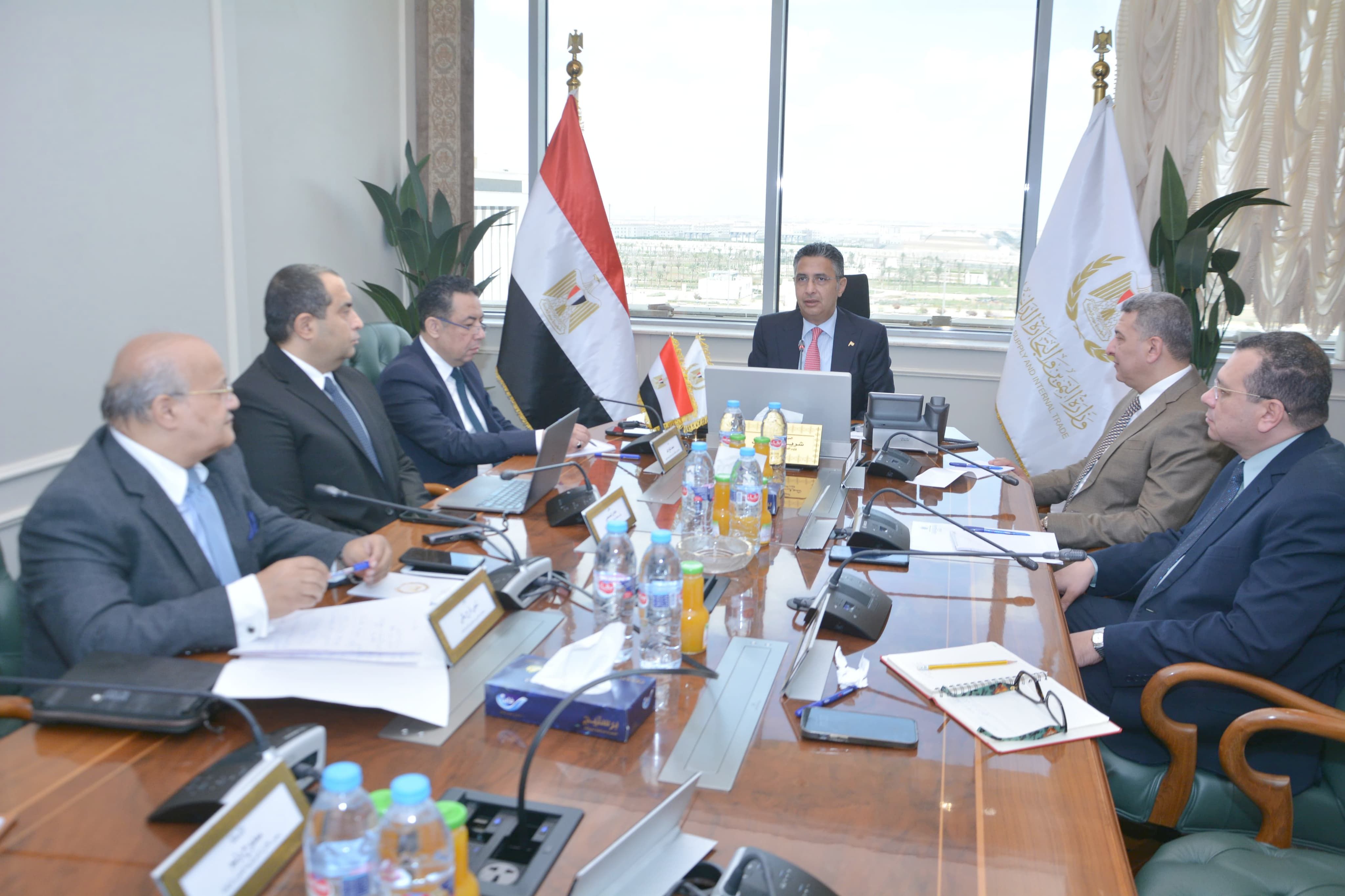 وزير التموين يشدد على تكثيف الرقابة على سوق الذهب والمعادن الثمينة