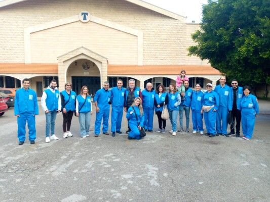 إعلاميون وممثلون ومتطوعون قاموا بمبادرة "ومكملين نحبكن" في إطار الأعياد المباركة