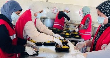 الهلال الأحمر المصري يعلن توزيع 304493 ألف وجبة خلال شهر رمضان بالمحافظات