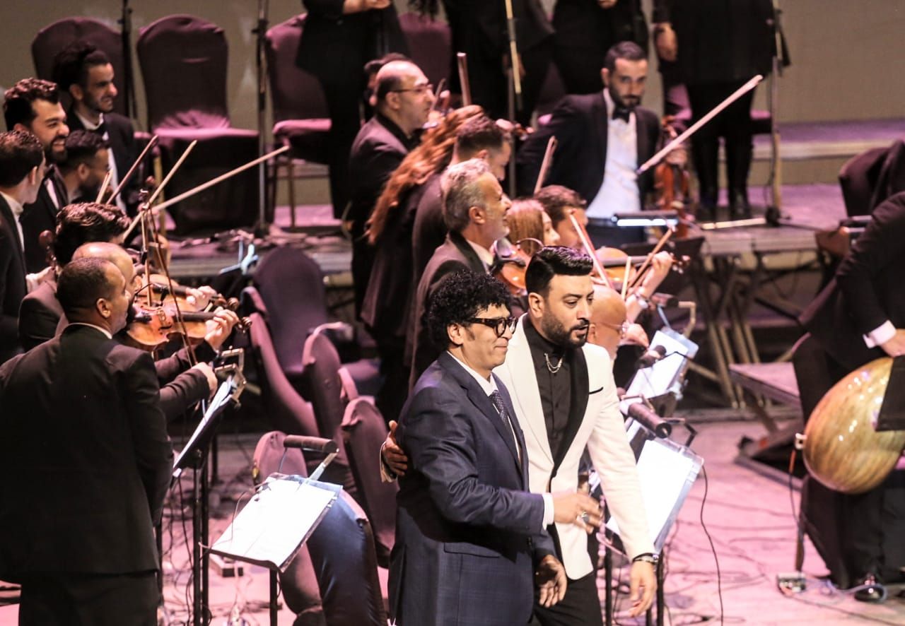 نجوم الموسيقى العربية يتألقون بغناء أغنيات العندليب في ليلة كاملة العدد