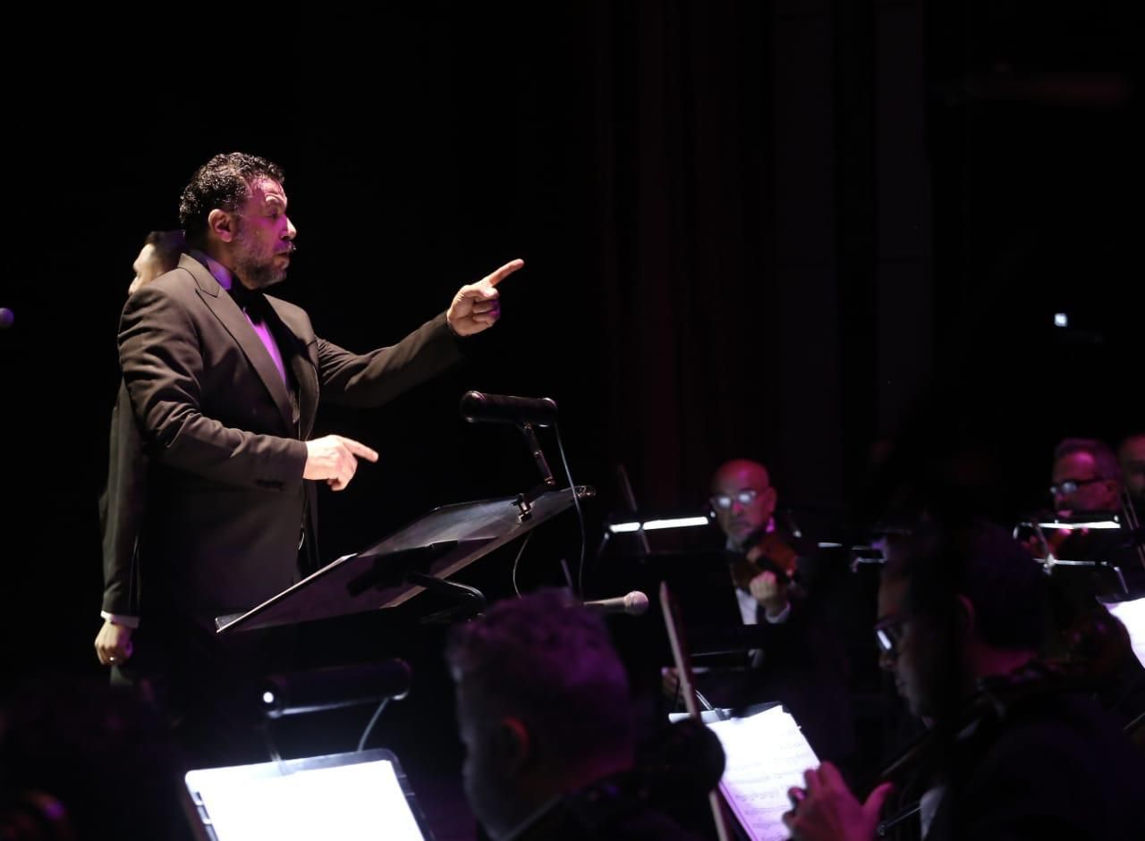 نجوم الموسيقى العربية يتألقون بغناء أغنيات العندليب في ليلة كاملة العدد