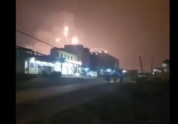 شاهد بالفيديو...تصاعد النيران والانفجارات من مصنع "السواري"... هل انفجرت صواريخ الحوثيين المخزنة؟