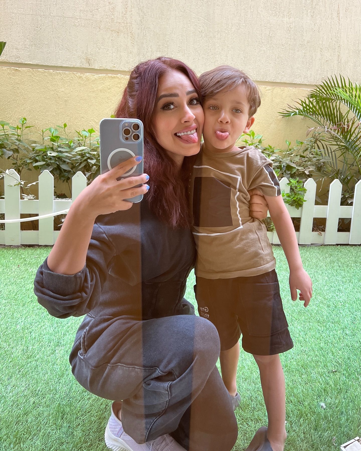 بالصور- رنا سماحة تحقّق انتصارًا قضائيًّا على طليقها وتعود مع طفلها إلى منزلها