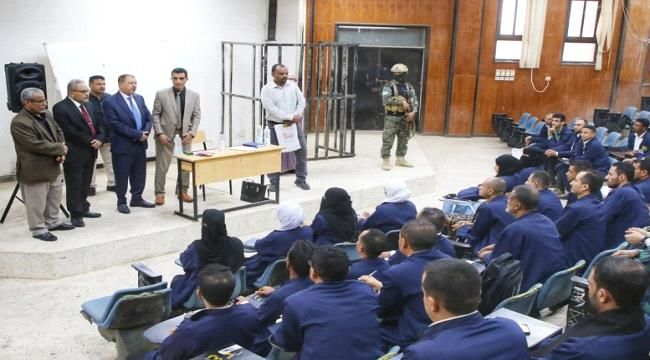 الحكومة تؤكد ضرورة الإعداد الجيد للكوادر القضائية لتعزيز منظومة العدالة