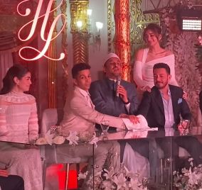 دموع الفرح تسيطر على عقد قران هشام جمال وليلى زاهر .. فيديو وصور