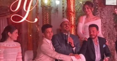 دموع الفرح تسيطر على عقد قران هشام جمال وليلى زاهر .. فيديو وصور