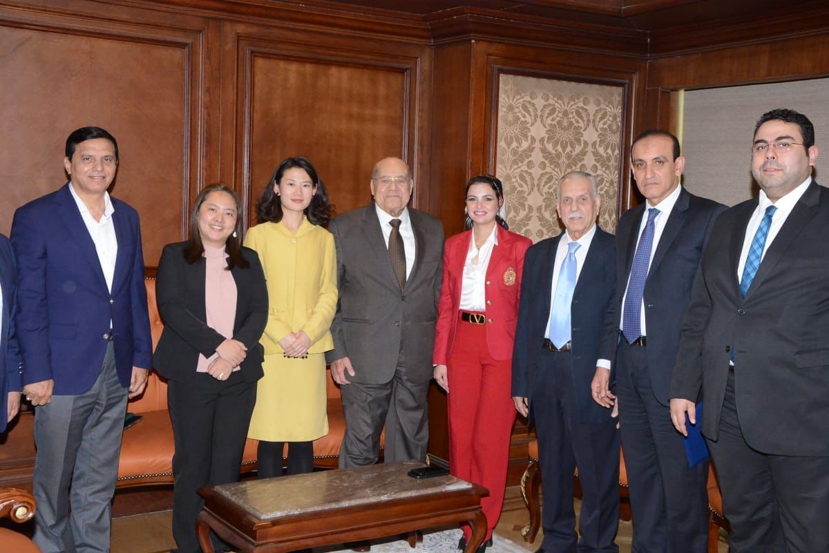 المستشار عبد الوهاب عبد الرازق يشهد توقيع المحكمة العربية للتحكيم بروتوكولا مع الصين