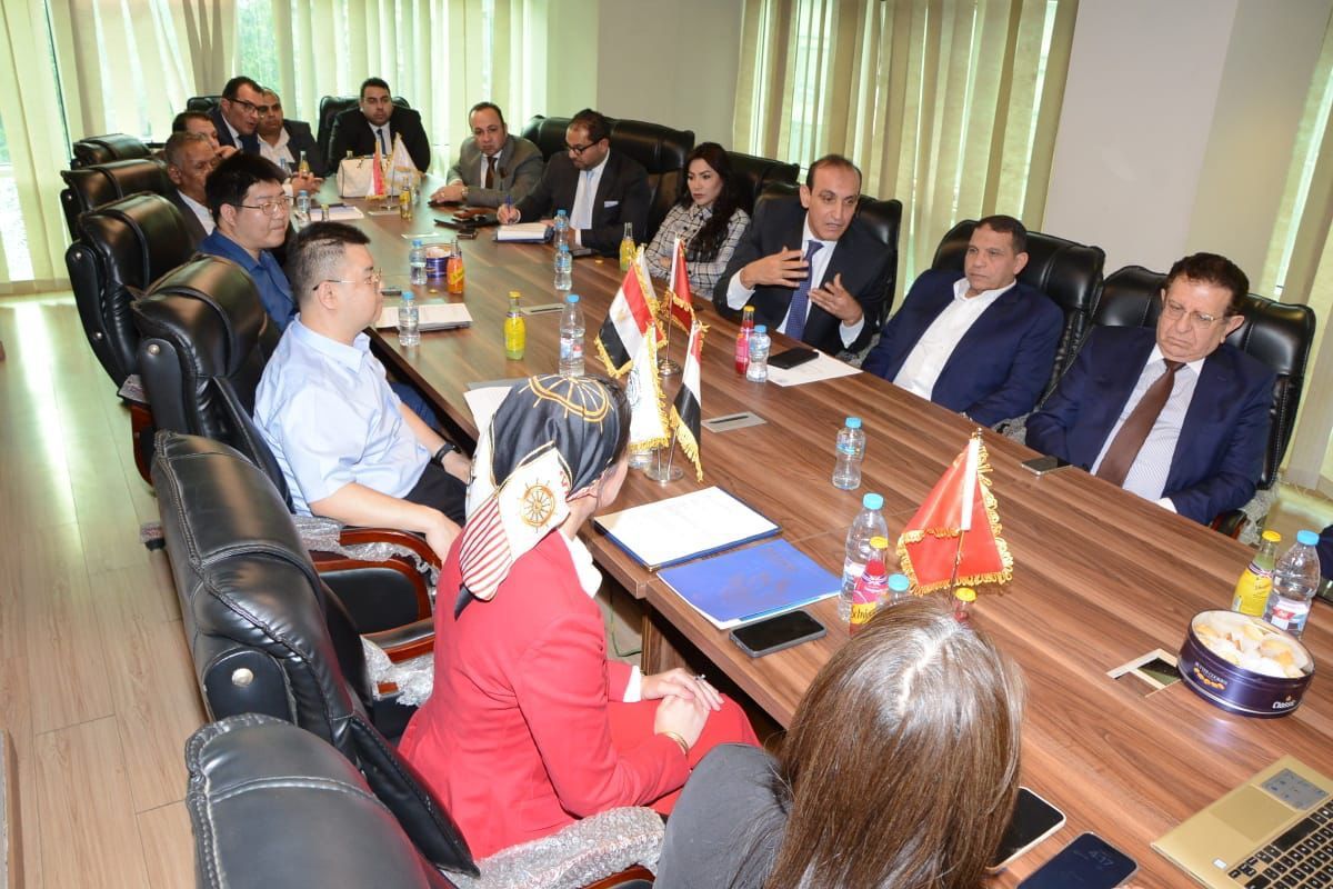 المستشار عبد الوهاب عبد الرازق يشهد توقيع المحكمة العربية للتحكيم بروتوكولا مع الصين