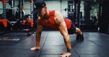 لو بتحس بالتعب وانت بتتمرن.. علامات بتقولك إن جسمك محتاج راحة