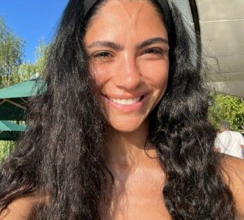 هدى المفتي تستعرض جمالها الطبيعي من دون مكياج