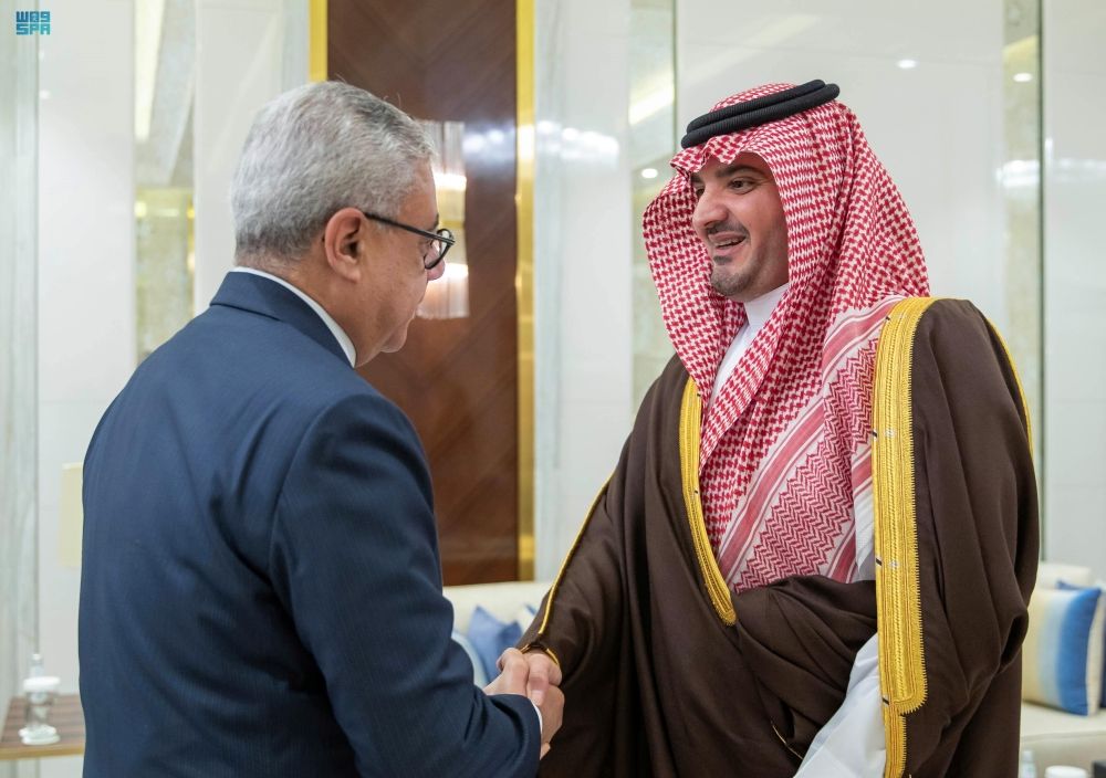 وزير الداخلية يبحث مع السفير المصري عددًا من الموضوعات المشتركة