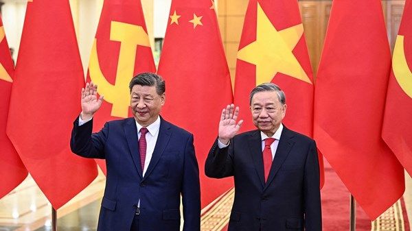 الرئيس الصيني يتعهد بتعزيز العلاقات الاقتصادية مع فيتنام