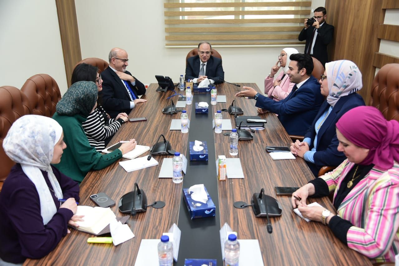 رئيس هيئة الدواء يناقش مع ممثلى منظمة الصحة العالمية إجراءات دعم قطاع الصناعة وتوافر الأدوية