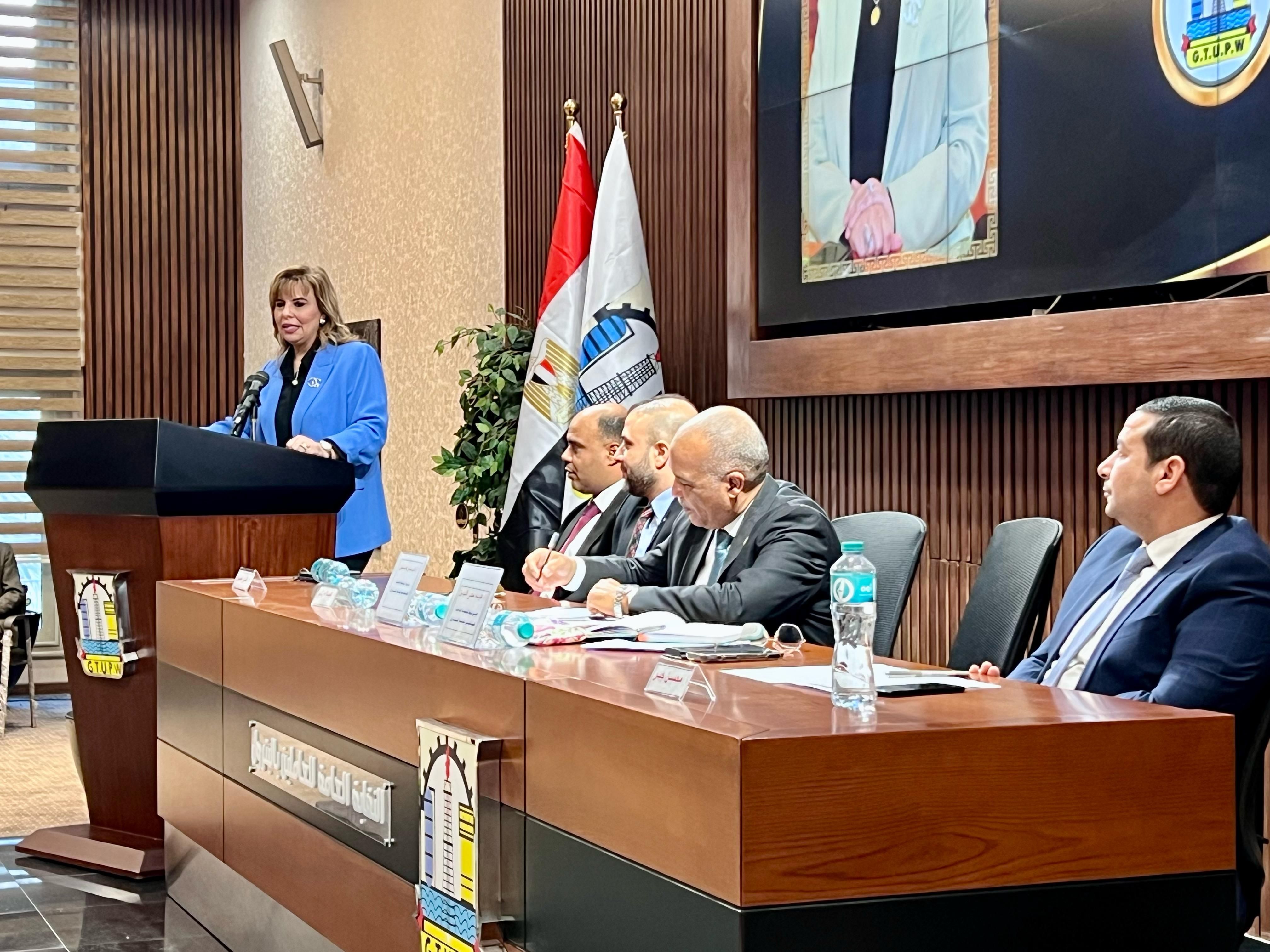 نقابة العاملين بالبترول تبحث متطلبات العمال وتعزيز دور اللجان النقابية