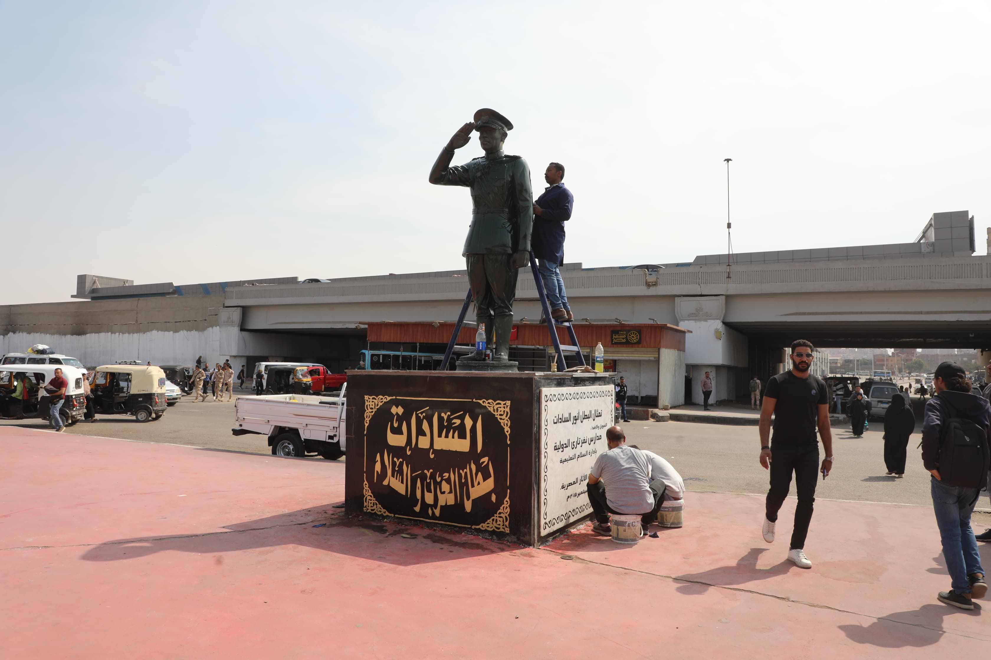محافظ القاهرة يوجه بتطوير وتشجير محيط موقف السلام الجديد.. صور