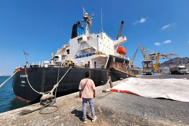 الحوثيون يمنعون دخول أي بضائع إلى مناطق سيطرتهم قادمة من عدن