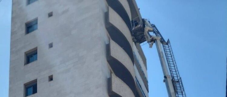 الدفاع المدني: إخماد حريق طاول ألواح طاقة شمسية وبطاريات ليثيوم في السبتية وإنقاذ 6 مواطنين