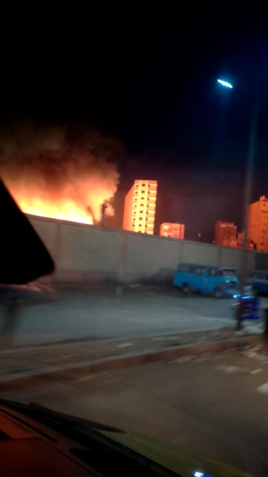 محافظ القاهرة: السيطرة على حريق مغالق الخشب بالشرابية دون وفيات أو إصابات