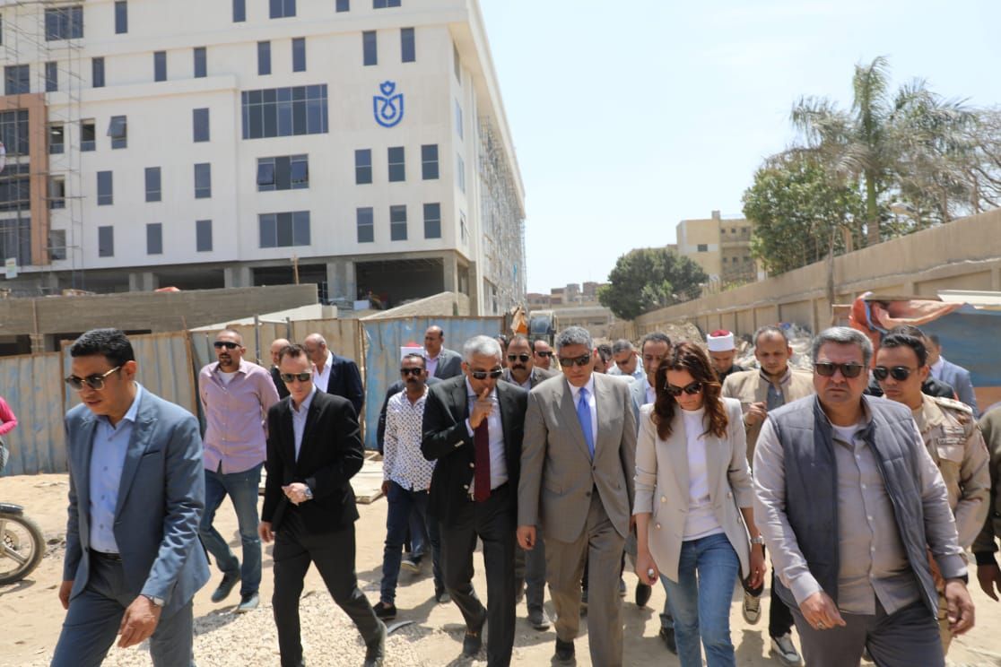 محافظ الجيزة يتفقد تطوير الشوارع المحيطة بمستشفى بولاق الدكرور قبل الافتتاح