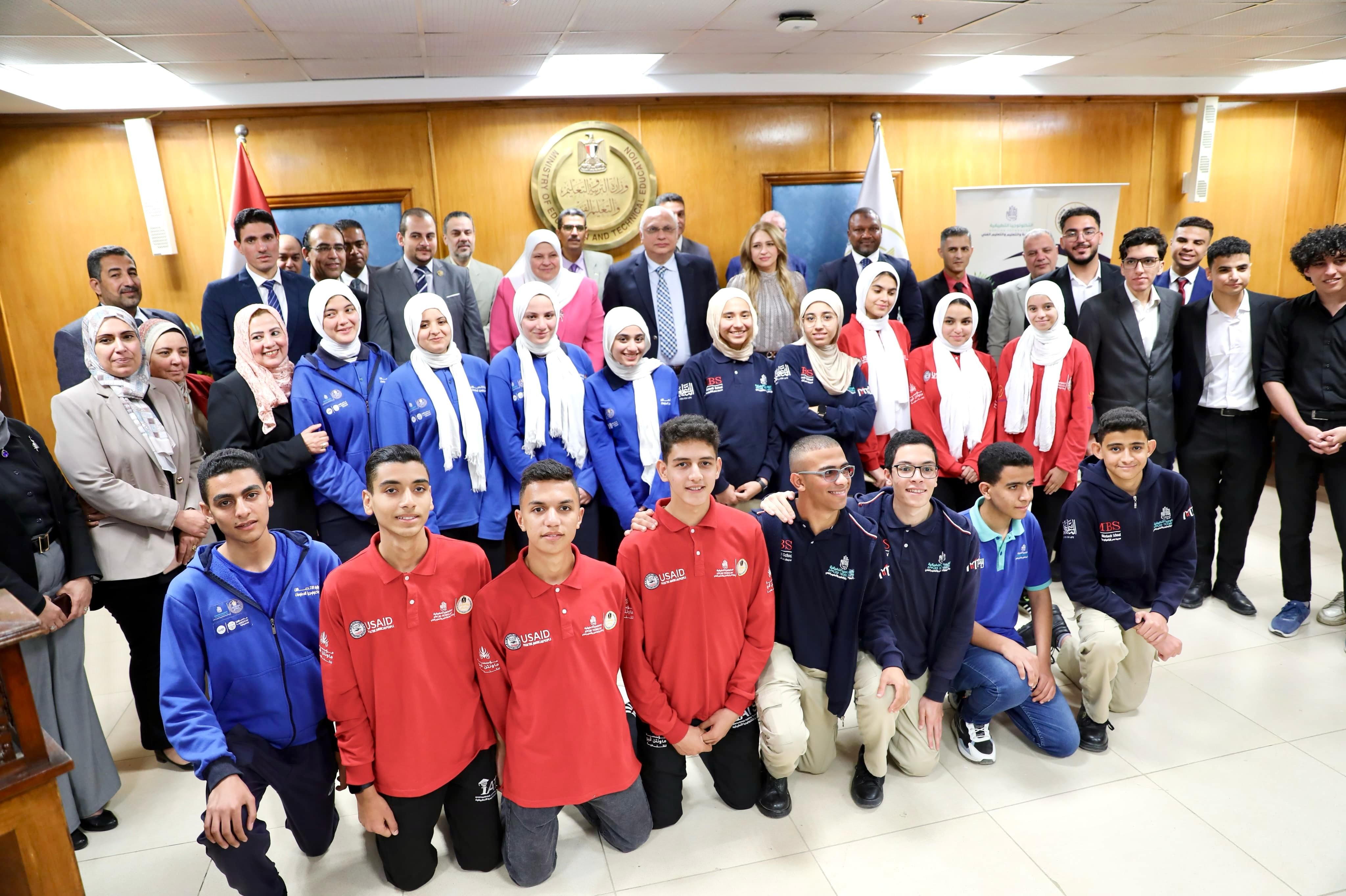 وزارة التعليم تكرم الطلاب المتميزين والمبدعين بمدارس التكنولوجيا التطبيقية