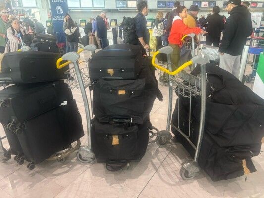 وفد من أطباء العيون بالجمعية الطبية اللبنانية الاوروبية توجه الى لبنان لاجراء عمليات مياه زرقاء في سير الضنية