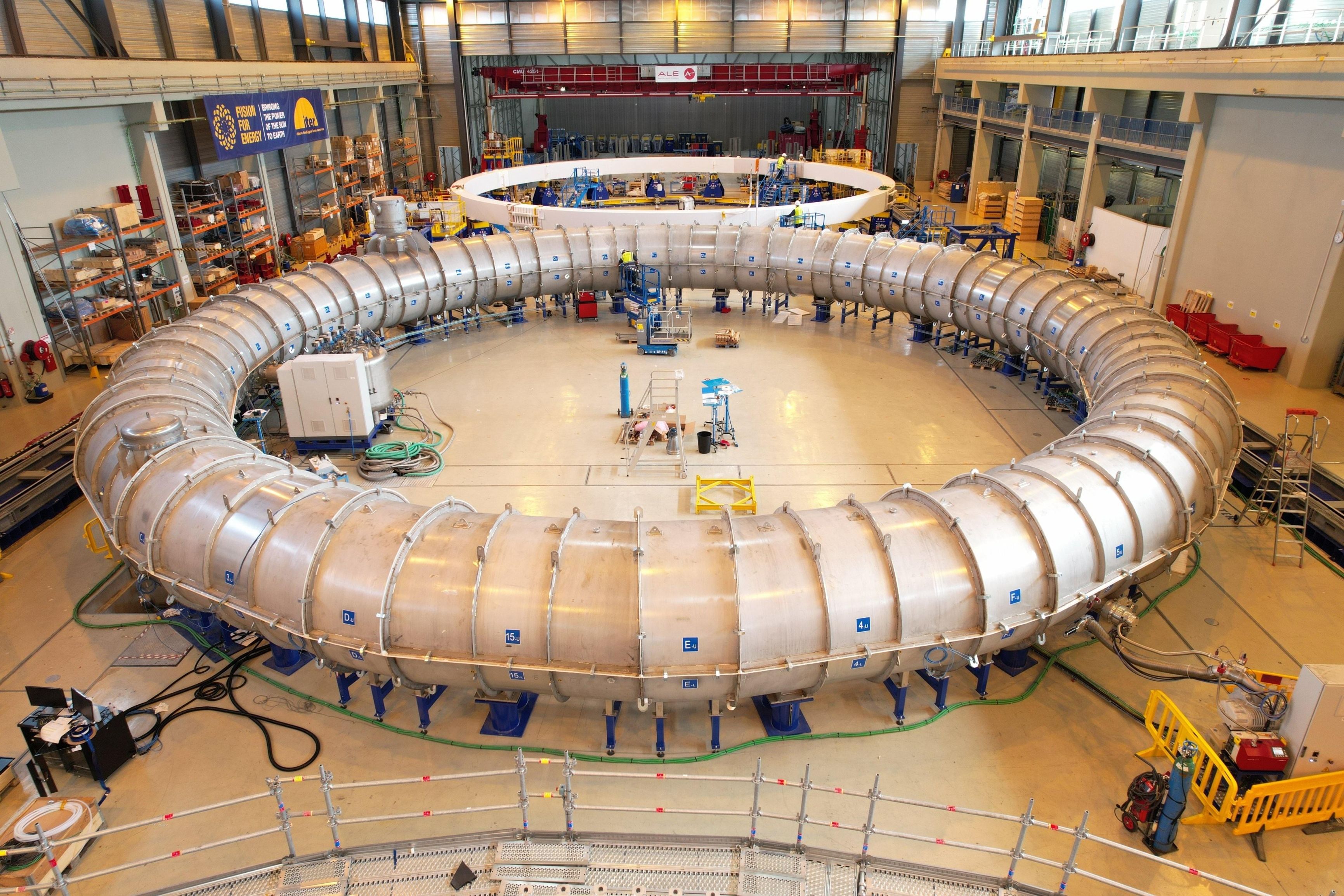 الامارات | الصين تسلم المكونات الرئيسة لأكبر "شمس اصطناعية" في العالم