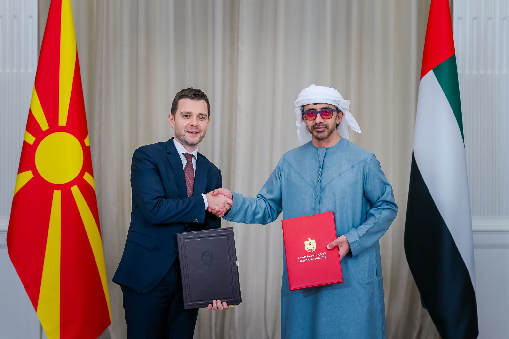 الامارات | عبدالله بن زايد يستقبل وزير خارجية مقدونيا الشمالية ويوقعان مذكرتي تفاهم بين البلدين