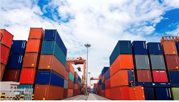 أميركا تبدأ تحقيقات في واردات العقاقير والرقائق لفرض رسوم جمركية