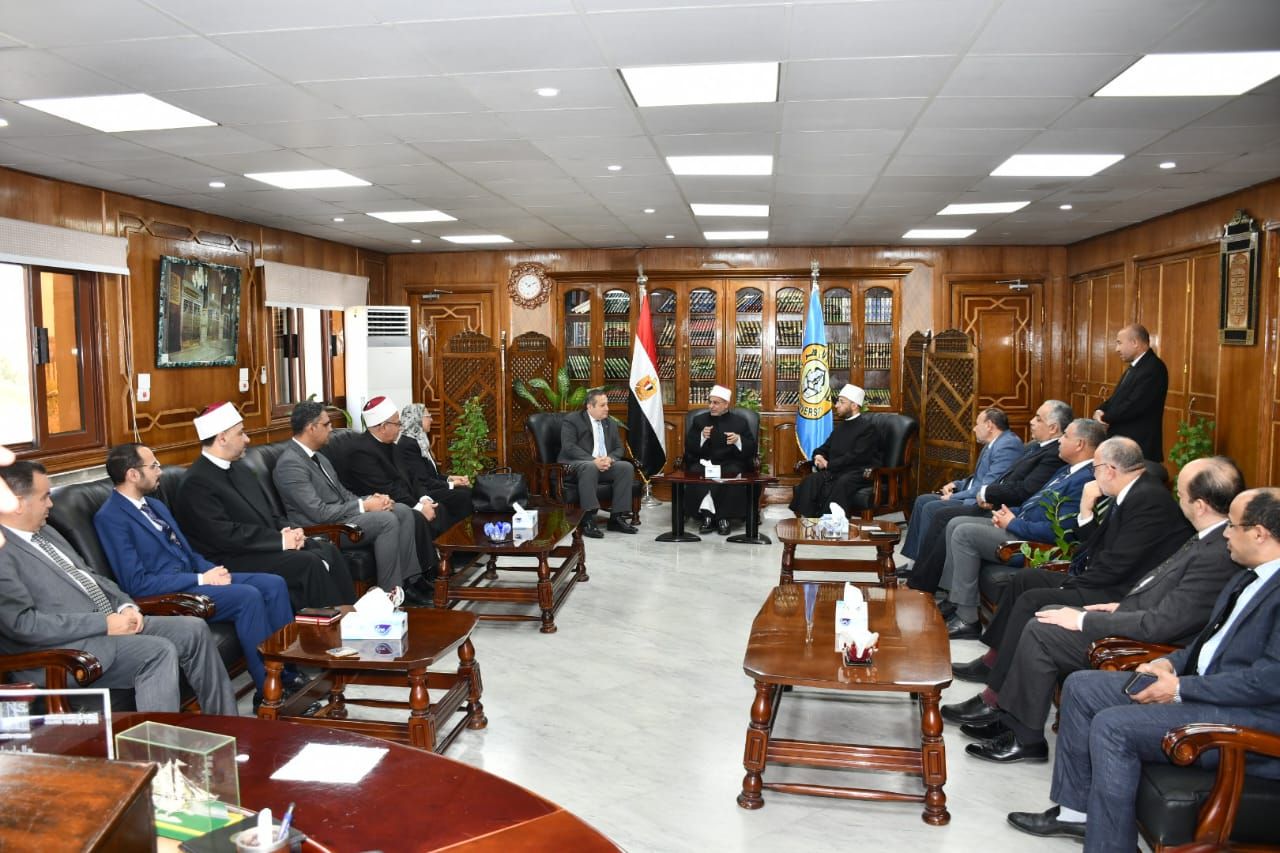 وزير الأوقاف على رأس وفد من قيادات الوزارة لتقديم العزاء فى والد رئيس جامعة الأزهر