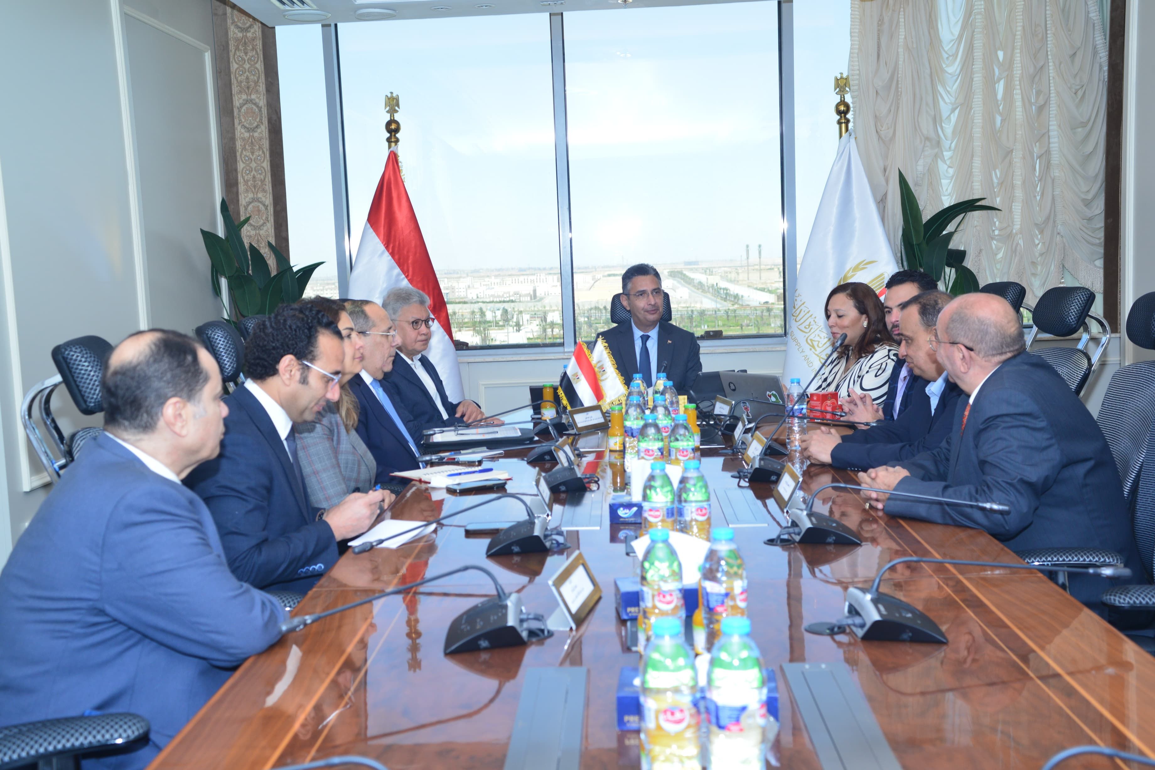 وزير التموين يؤكد على التعاون مع الشركات العالمية العاملة في قطاع الأغذية