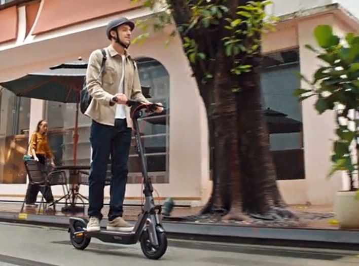 تكنولوجيا: Segway تطلق سكوتر Ninebot F3 الكهربائي الجديد بشاشة ملاحة وإطارات ذاتية الإغلاق