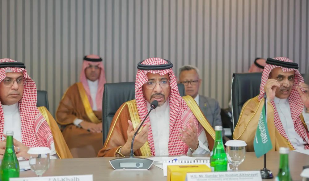 وزير الصناعة يبحث تعزيز التعاون مع نظيره الإندونيسي