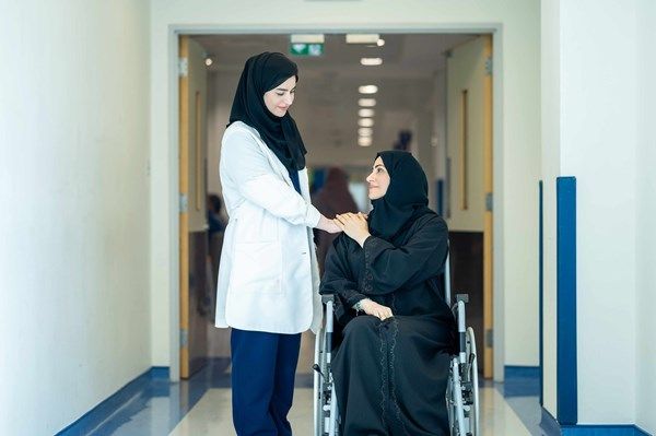 "دبي الصحية" تعتمد برنامجاً لقياس وتحسين تجربة المرضى