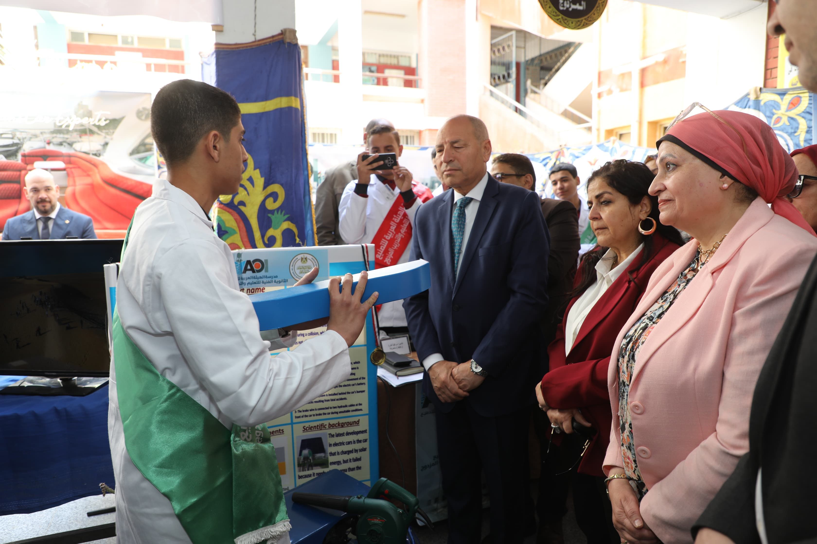 محافظ القاهرة يفتتح معرض التعليم الفنى بمشاركة 38 مدرسة صناعى