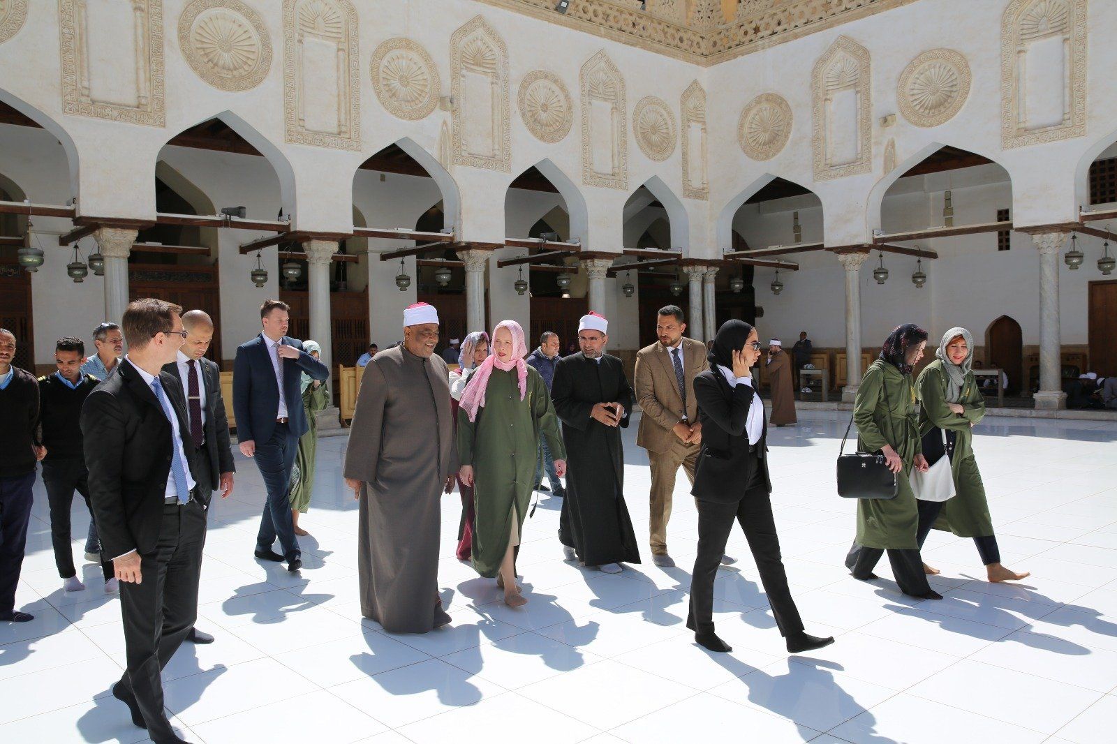 رئيسة البرلمان السولوفينى تزور الجامع الأزهر.. صور