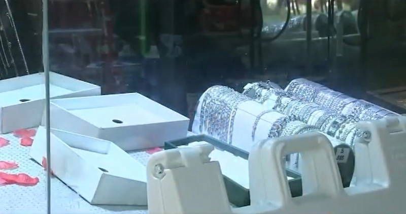 الامارات | لصوص يسرقون مجوهرات بقيمة 10 ملايين دولار في لوس أنجلوس