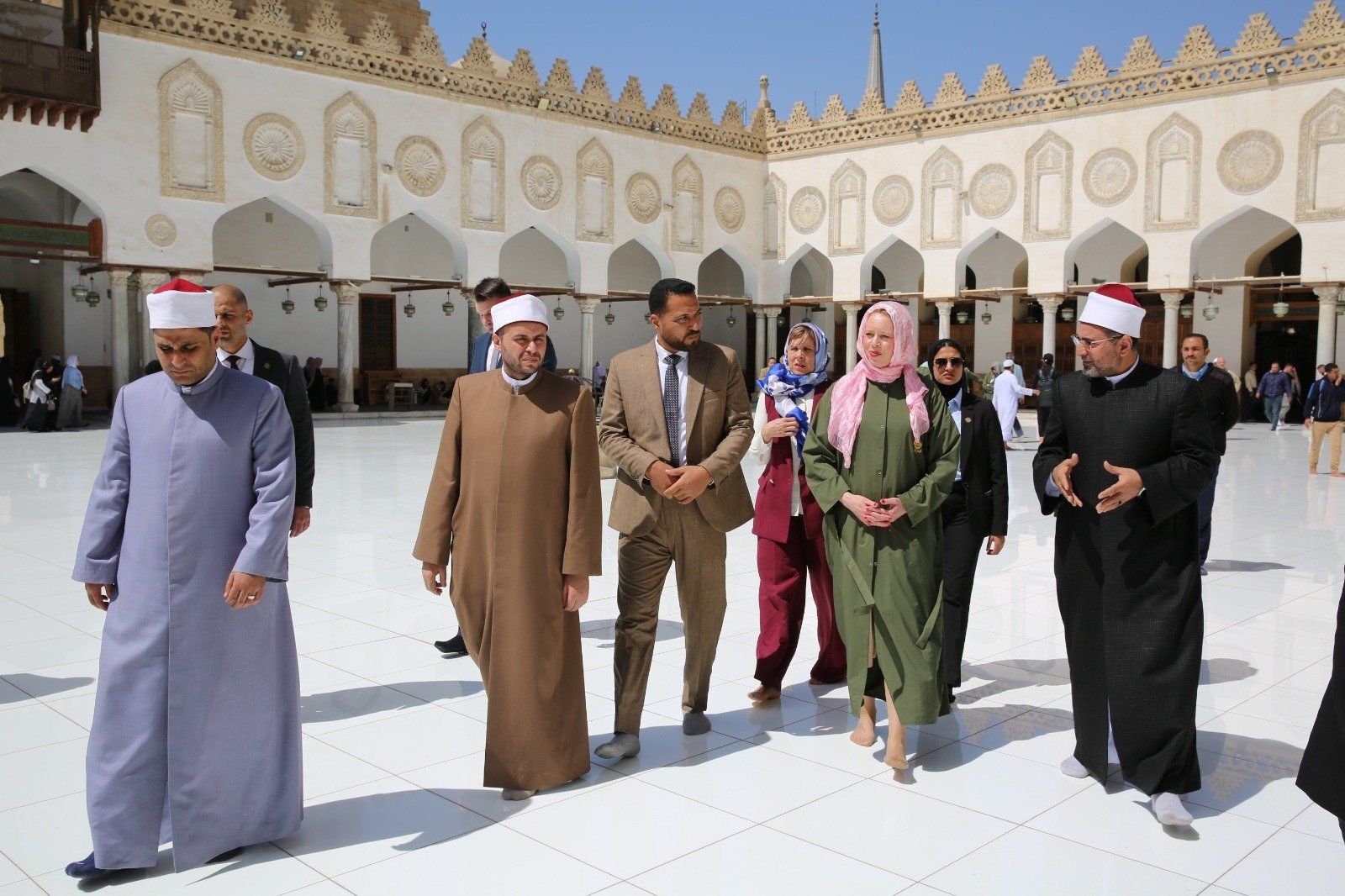رئيسة البرلمان السولوفينى تزور الجامع الأزهر.. صور