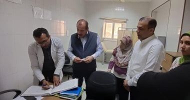 نائب وزير الصحة يجرى زيارة ميدانية لعددٍ من المستشفيات ومنشآت الرعاية الأولية بمحافظة البحيرة