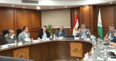 محافظ الجيزة لرؤساء الأحياء والمراكز: كل واحد فيكم محافظ فى مكانه