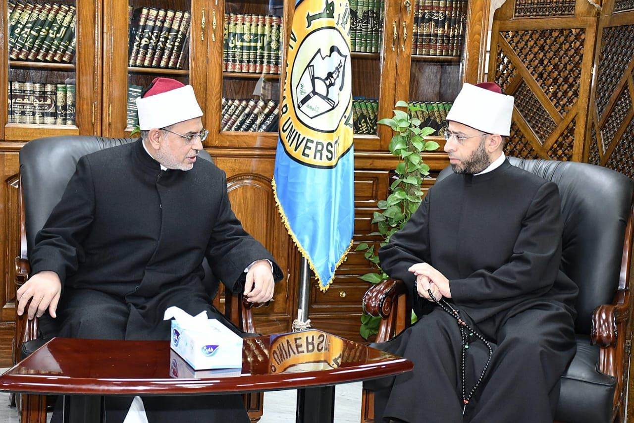 وزير الأوقاف على رأس وفد من قيادات الوزارة لتقديم العزاء فى والد رئيس جامعة الأزهر