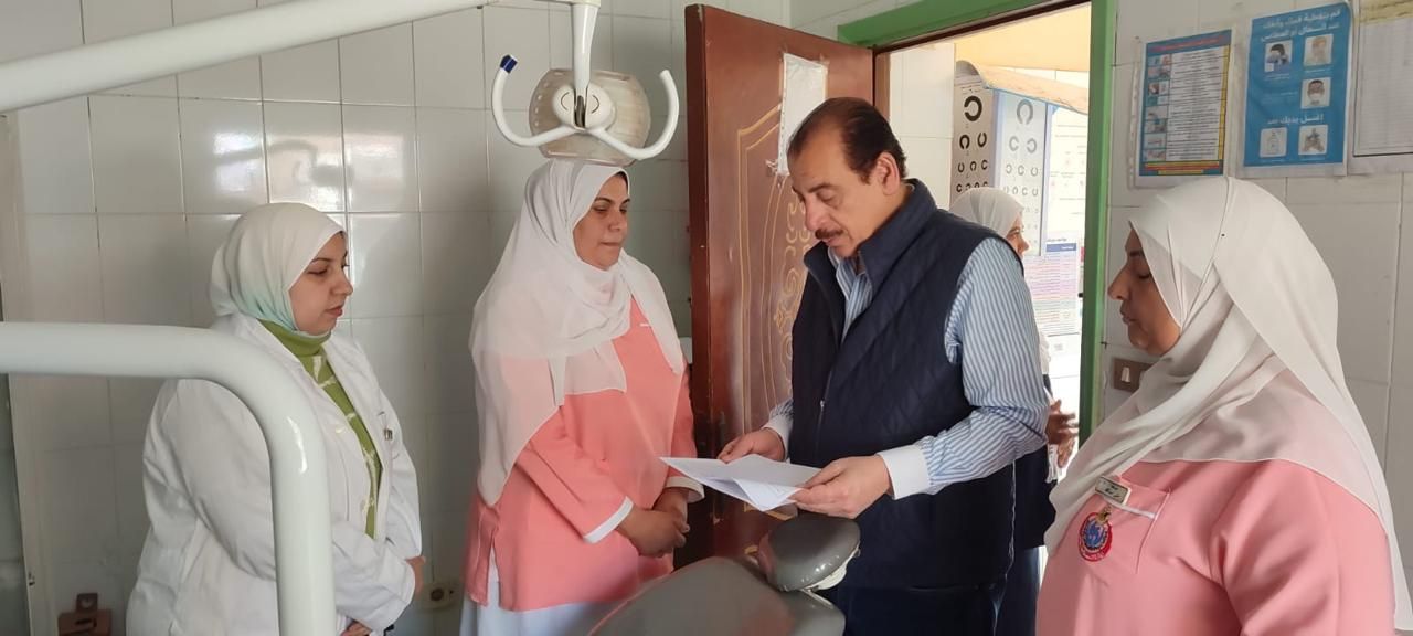 نائب وزير الصحة يجرى زيارة ميدانية لعددٍ من المستشفيات ومنشآت الرعاية الأولية بمحافظة البحيرة