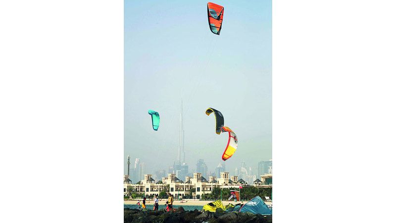 الامارات | تنظيم مسابقة «كايت سيرف» أمام شواطئ جميرا