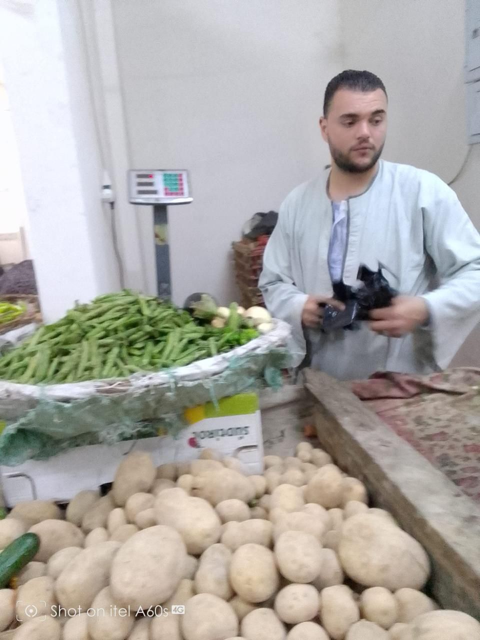 محافظ الجيزة يعلن بدء تسكين الباعة بسوق العياط الحضارى الجديد.. صور