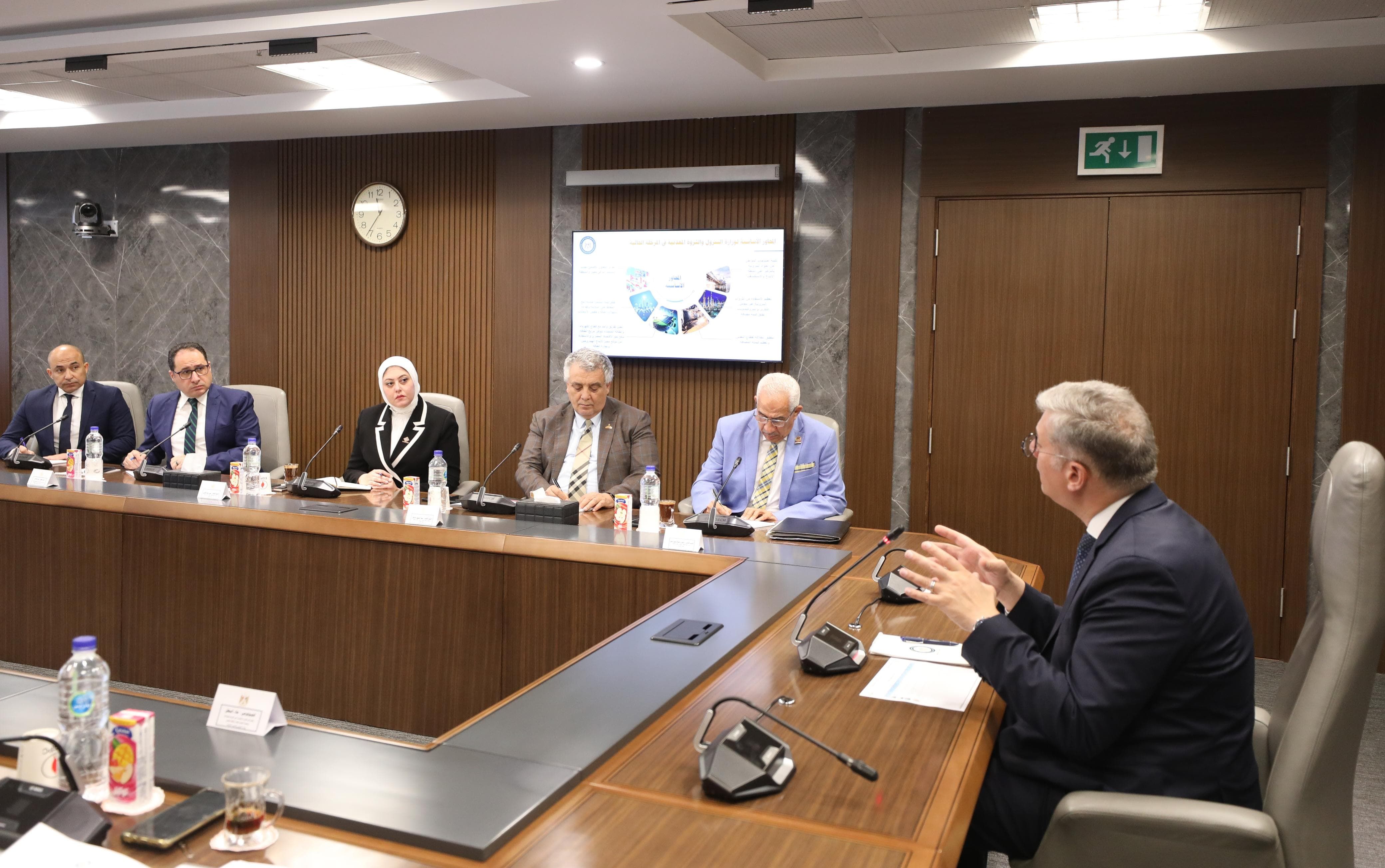 وزير البترول يعقد سلسلة لقاءات مع هيئة مكتب لجنة الطاقة بمجلس النواب